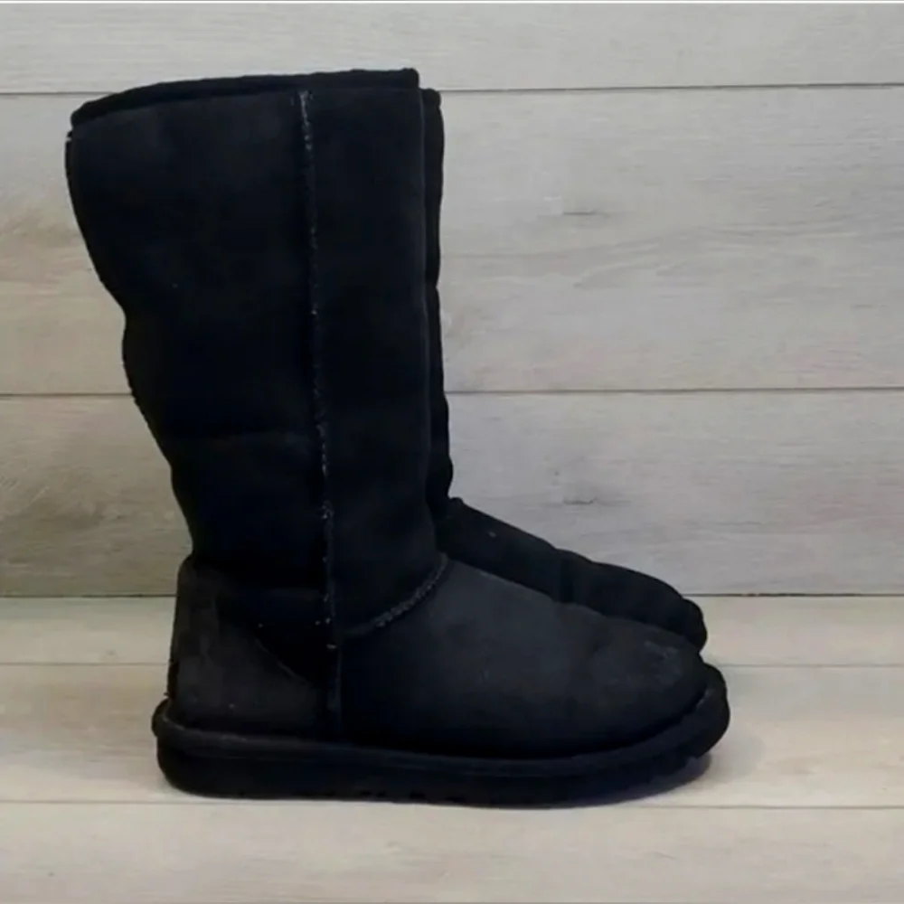 UGG Australia Womens Classic Short 1005093 Black Leather Winter Boots Size 7_4